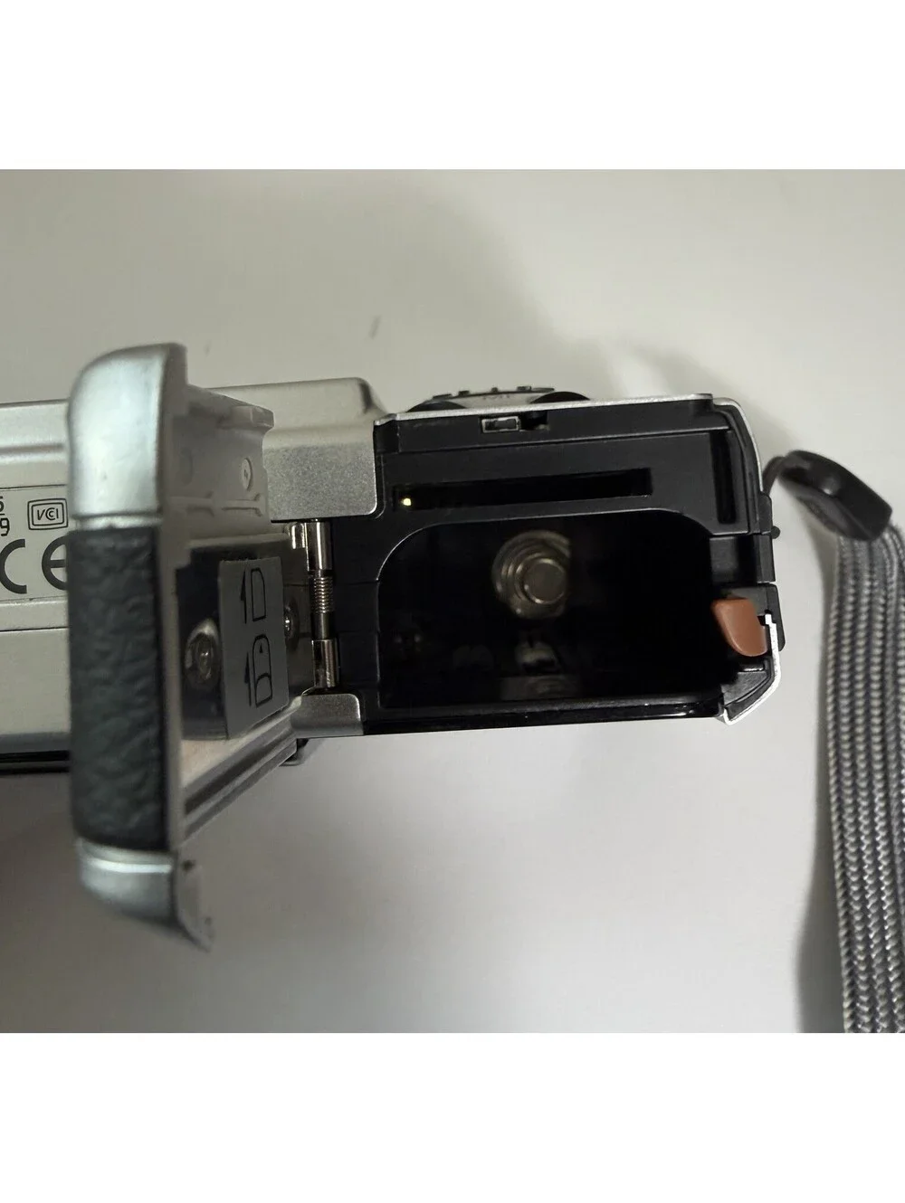 Canon PowerShot S80 Digital Camera BLK/Silver 8.0 MP W/Battery, Charger, 2GB SD